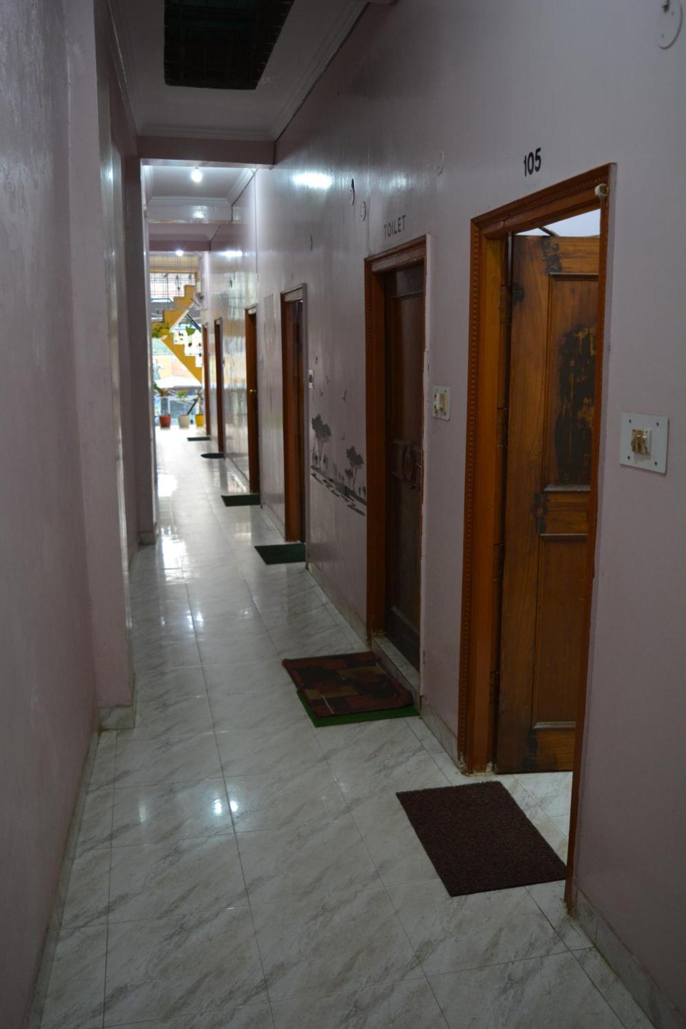 Hostel Shivshakti קג'ורהו מראה חיצוני תמונה